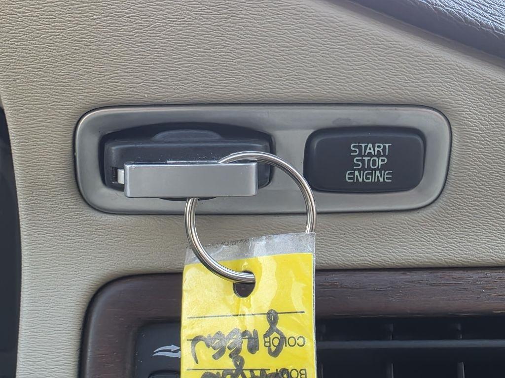 Volvo XC70 4dr Wgn 3.2L 2010