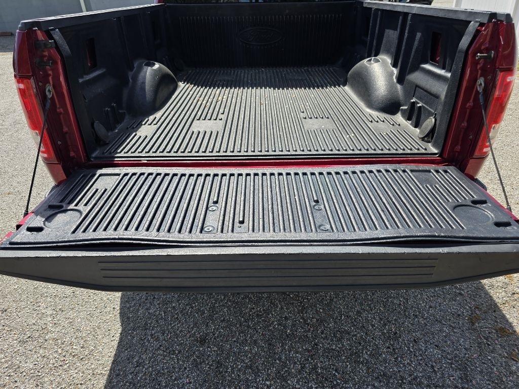 Ford F-150 4WD SuperCrew 157" Lariat w/HD Payload Pkg 2015