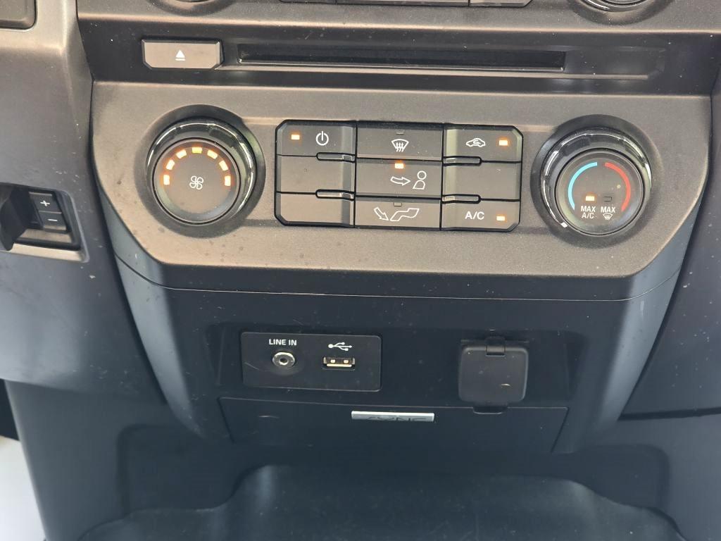 Ford F-150 4WD SuperCrew 157" Lariat w/HD Payload Pkg 2015