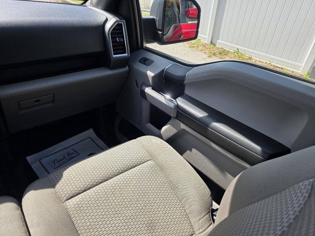 Ford F-150 4WD SuperCrew 157" Lariat w/HD Payload Pkg 2015