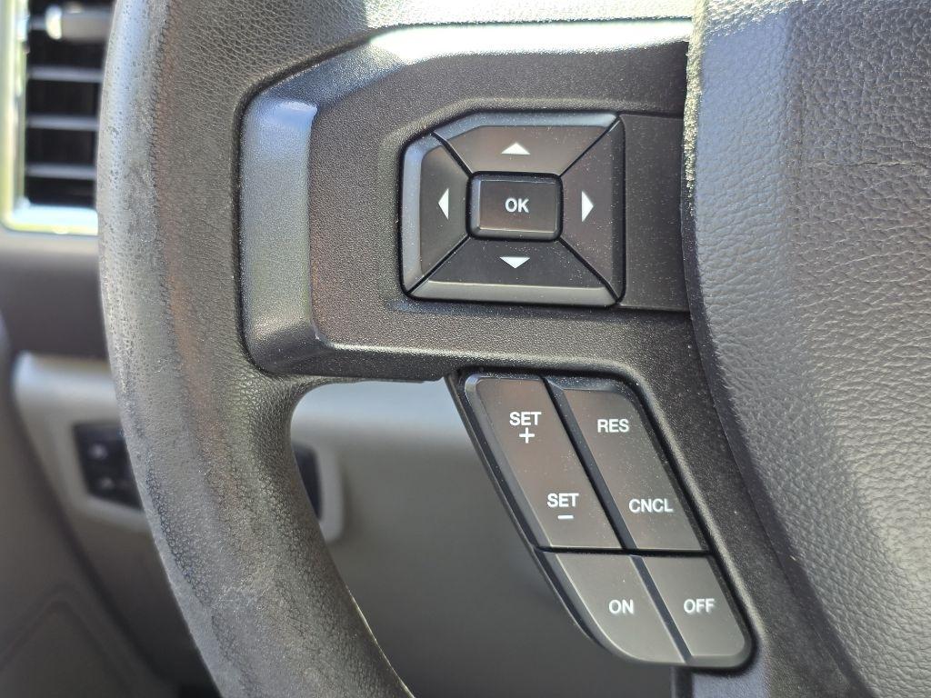 Ford F-150 4WD SuperCrew 157" Lariat w/HD Payload Pkg 2015