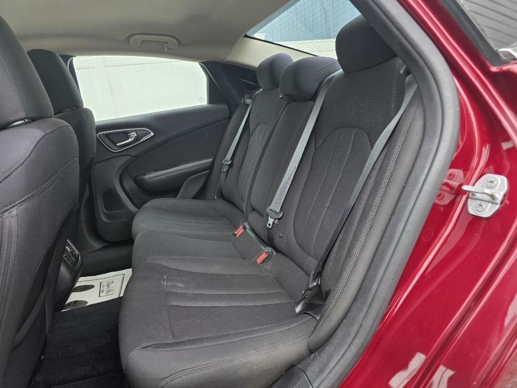 Chrysler 200 4dr Sdn Limited FWD 2015