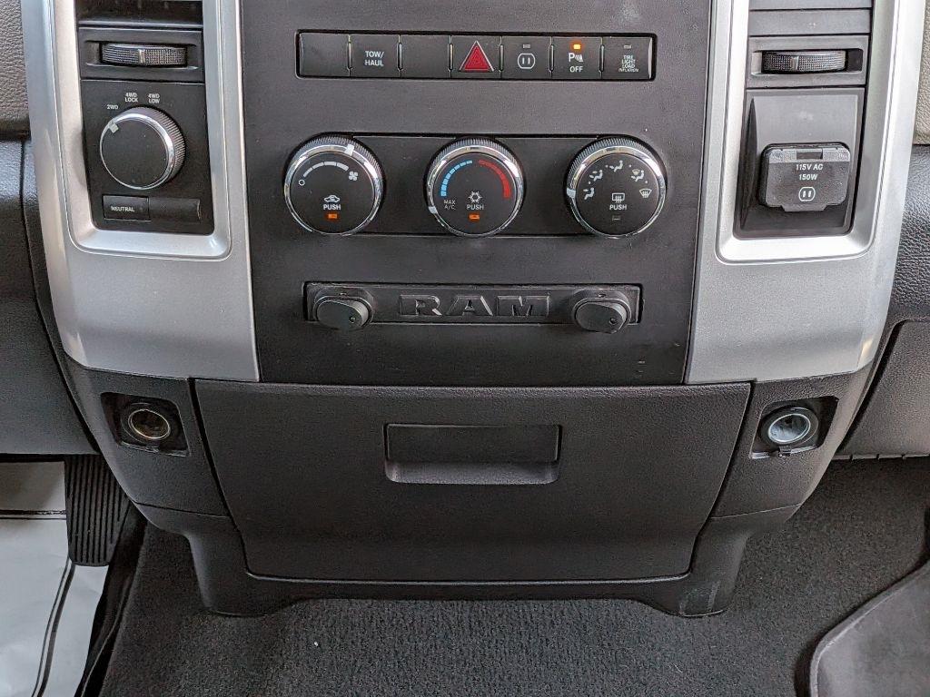 Dodge 2500 4WD Mega Cab 160.5" SLT 2011