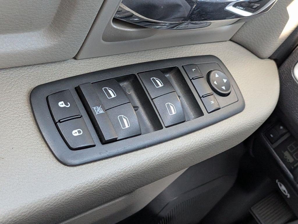 Dodge 2500 4WD Mega Cab 160.5" SLT 2011