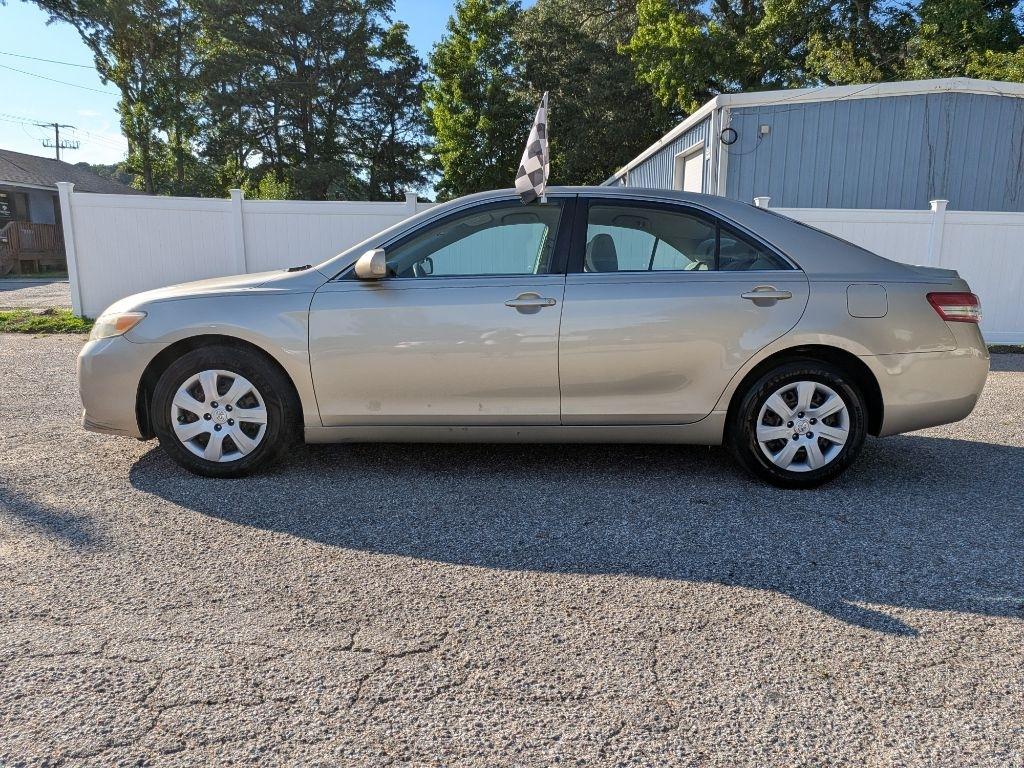Toyota Camry 4dr Sdn I4 Man (Natl) 2010
