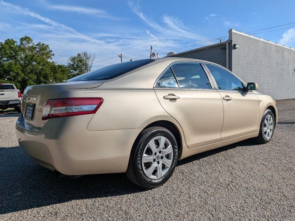 Toyota Camry 4dr Sdn I4 Man (Natl) 2010