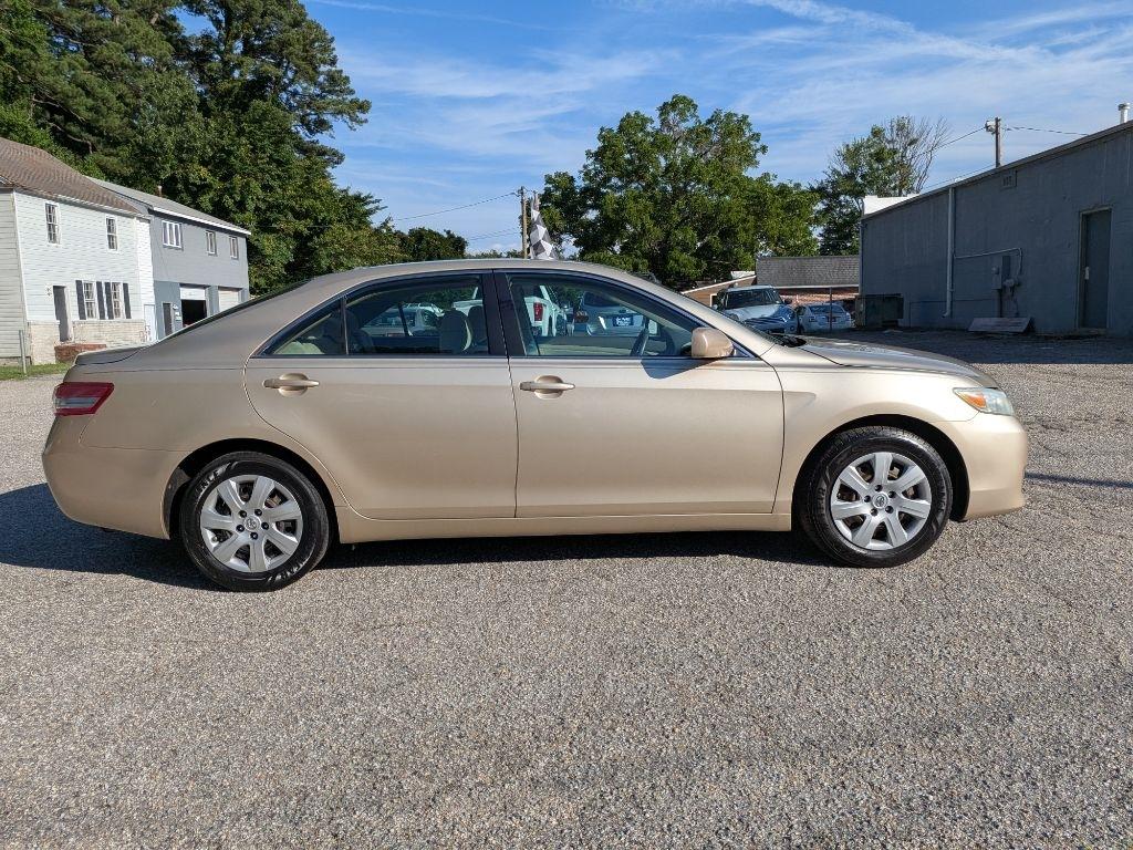 Toyota Camry 4dr Sdn I4 Man (Natl) 2010