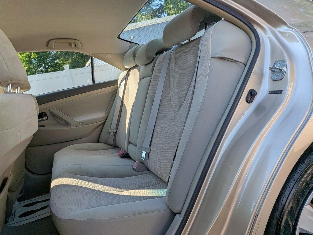 Toyota Camry 4dr Sdn I4 Man (Natl) 2010