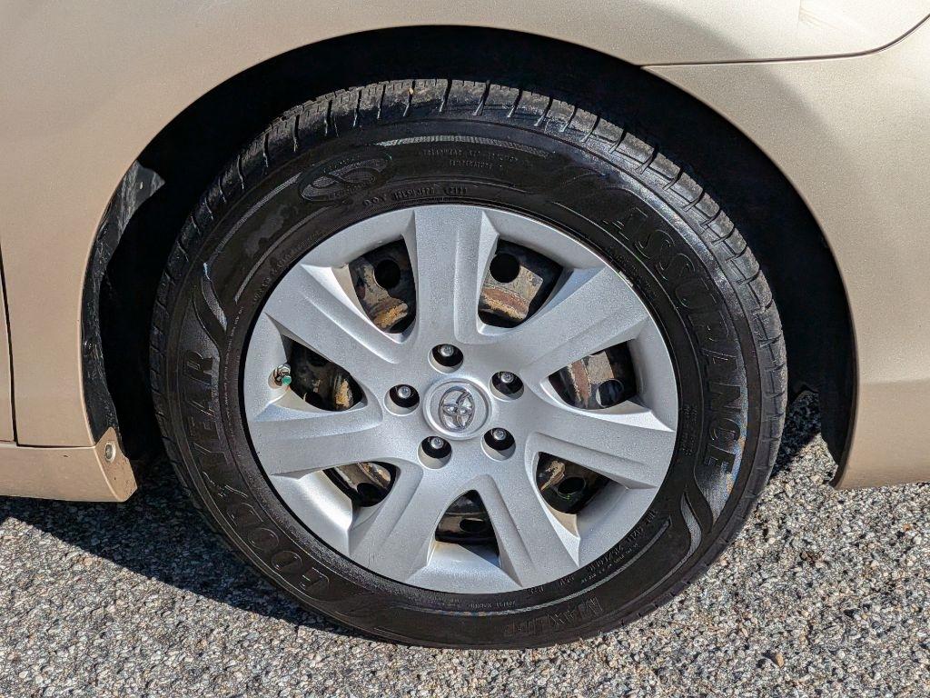 Toyota Camry 4dr Sdn I4 Man (Natl) 2010