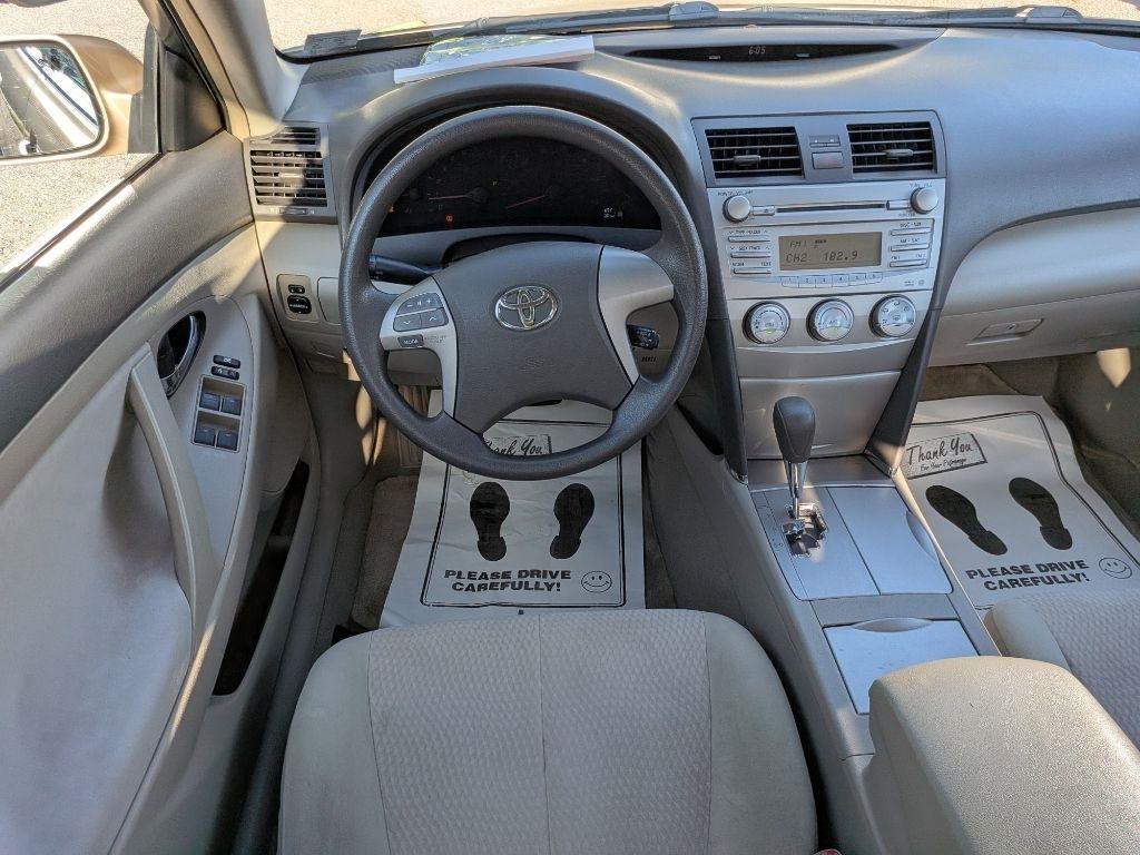Toyota Camry 4dr Sdn I4 Man (Natl) 2010
