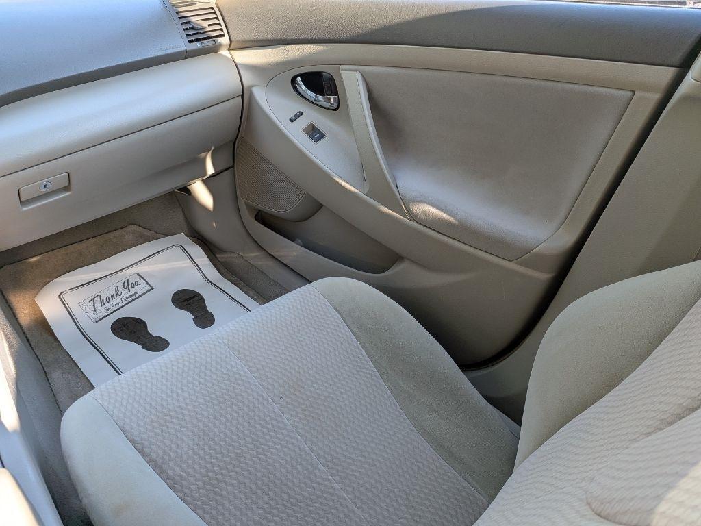 Toyota Camry 4dr Sdn I4 Man (Natl) 2010