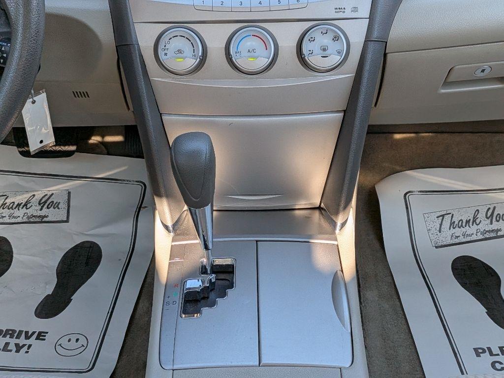 Toyota Camry 4dr Sdn I4 Man (Natl) 2010