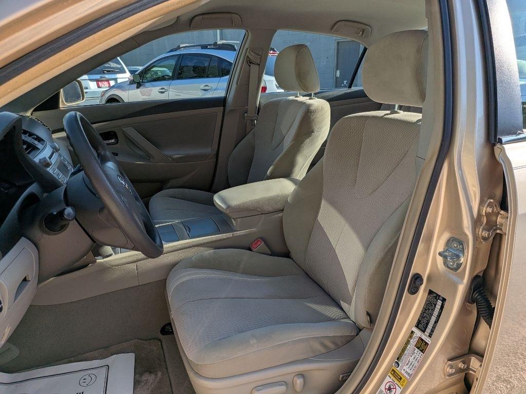 Toyota Camry 4dr Sdn I4 Man (Natl) 2010
