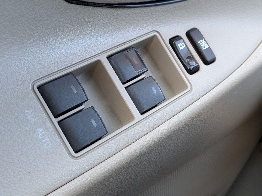 Toyota Camry 4dr Sdn I4 Man (Natl) 2010