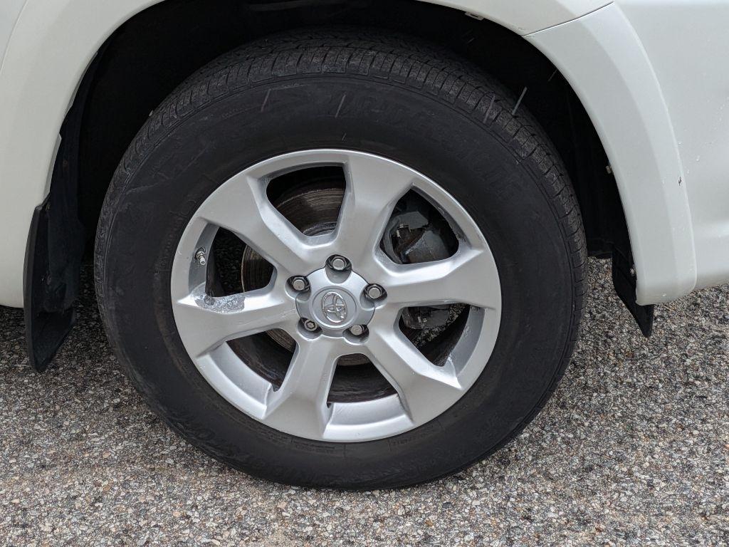 Toyota RAV4 4WD 4dr V6 5-Spd AT Ltd (Natl) 2010
