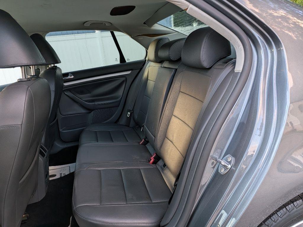Volkswagen Jetta Sedan 4dr Auto SEL 2009