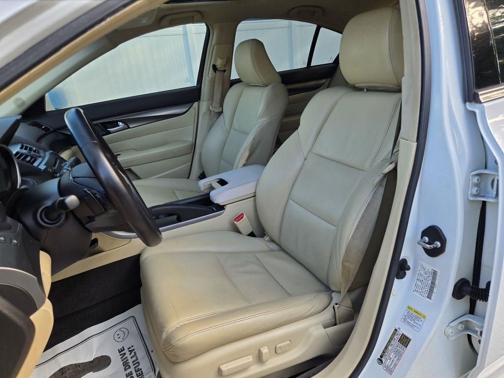 Acura TL 4dr Sdn Auto 2WD 2012