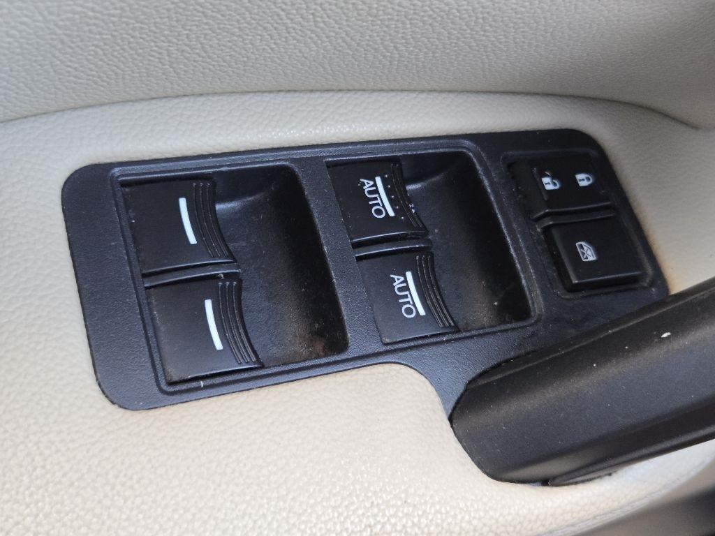 Acura TL 4dr Sdn Auto 2WD 2012