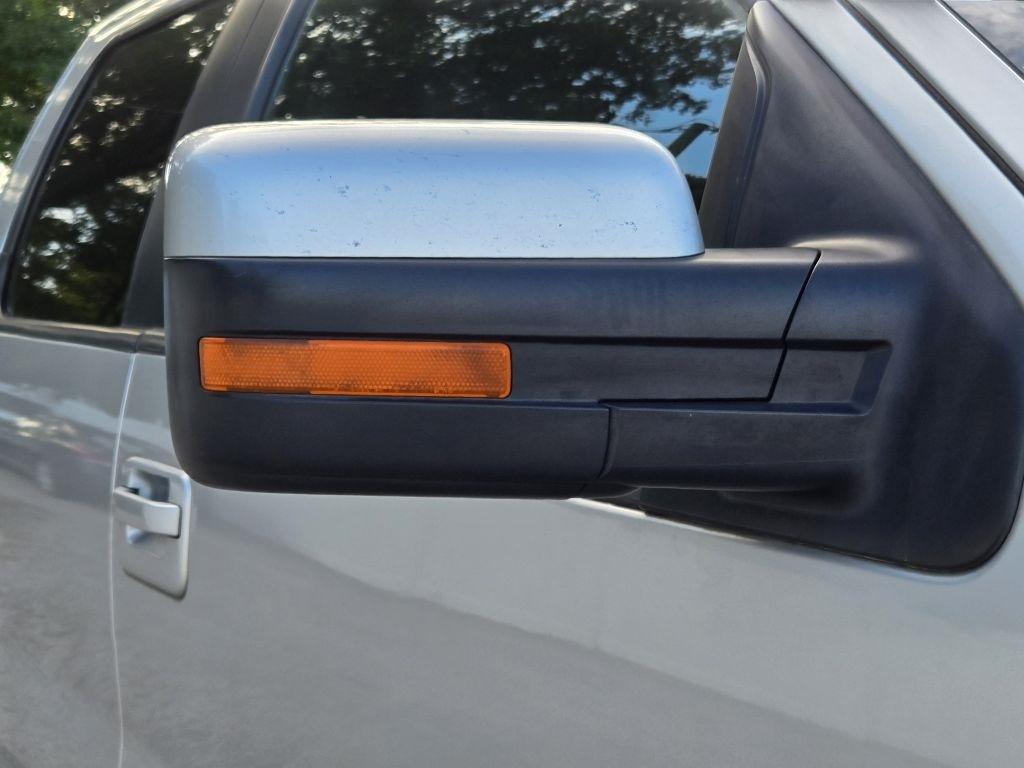 Ford F-150 4WD SuperCrew 145" Platinum 2011
