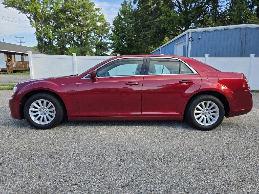 Chrysler 300 4dr Sdn V6 RWD 2012