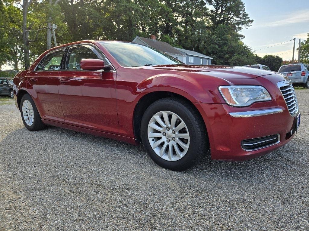 Chrysler 300 4dr Sdn V6 RWD 2012