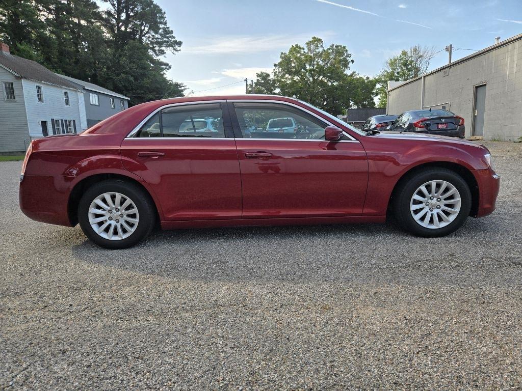 Chrysler 300 4dr Sdn V6 RWD 2012