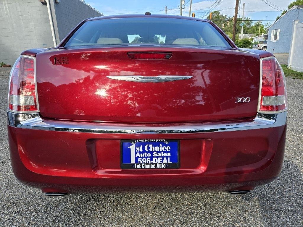Chrysler 300 4dr Sdn V6 RWD 2012