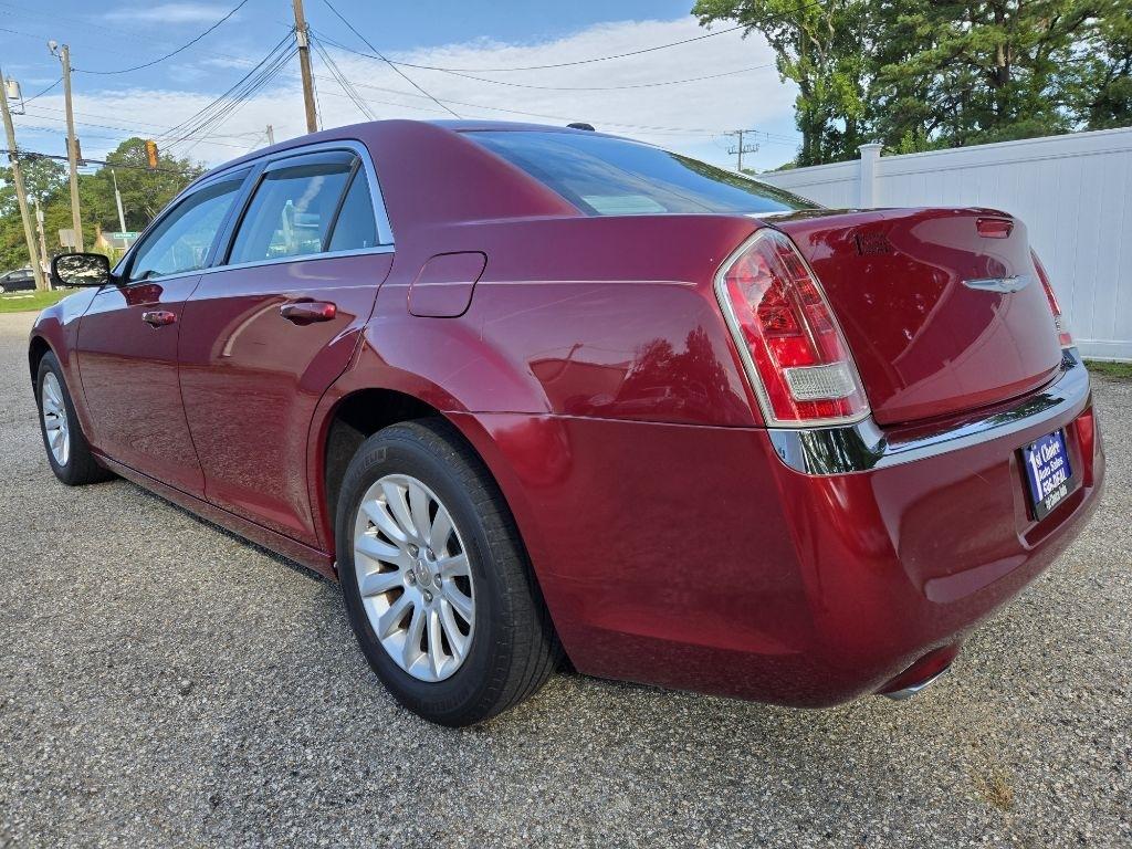 Chrysler 300 4dr Sdn V6 RWD 2012
