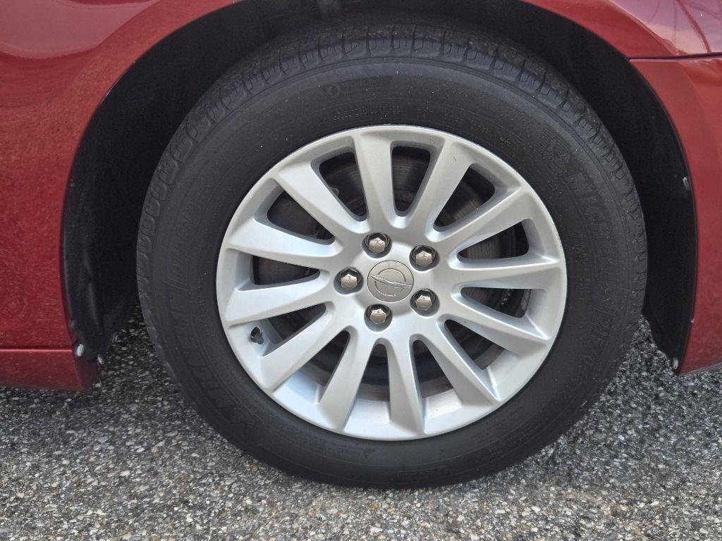 Chrysler 300 4dr Sdn V6 RWD 2012