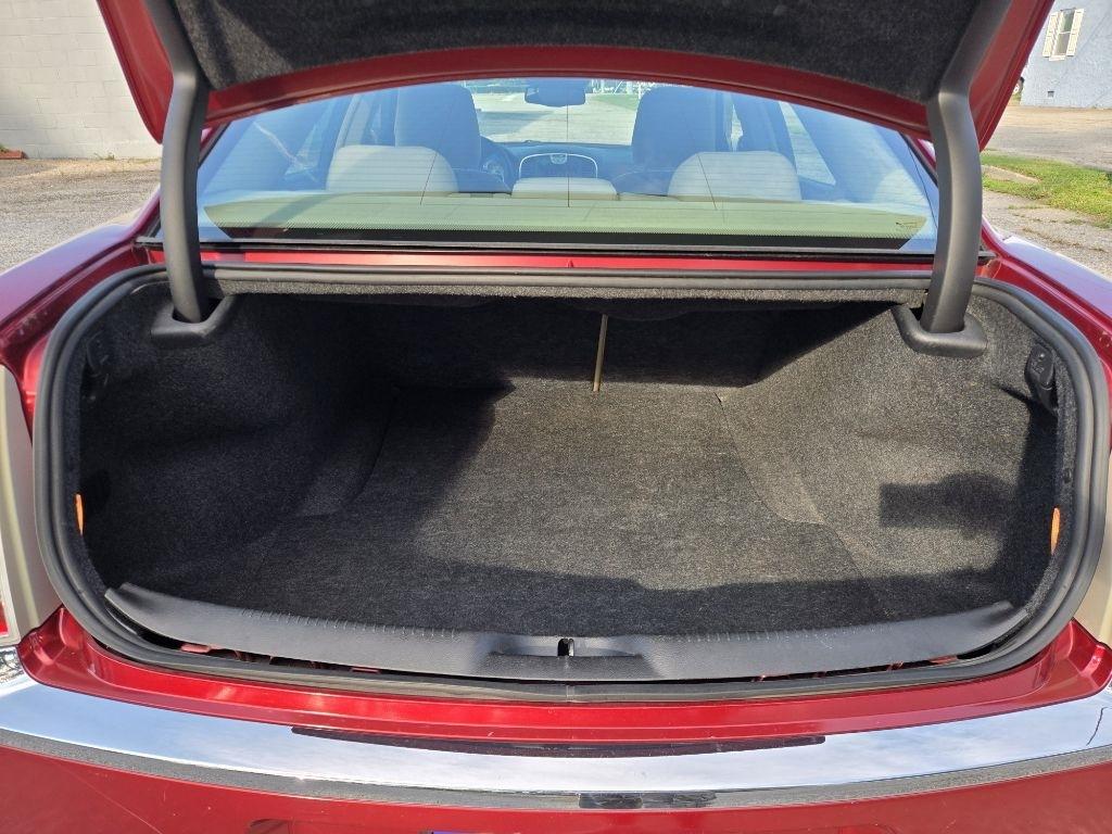 Chrysler 300 4dr Sdn V6 RWD 2012