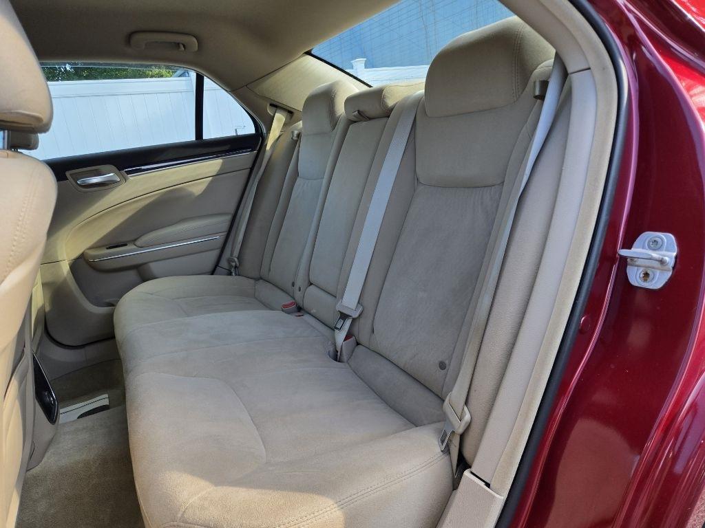 Chrysler 300 4dr Sdn V6 RWD 2012