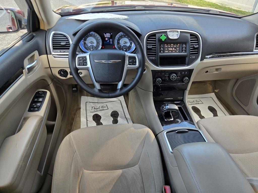 Chrysler 300 4dr Sdn V6 RWD 2012