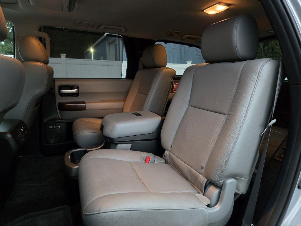 Toyota Sequoia 4WD 5.7L Platinum (Natl) 2015