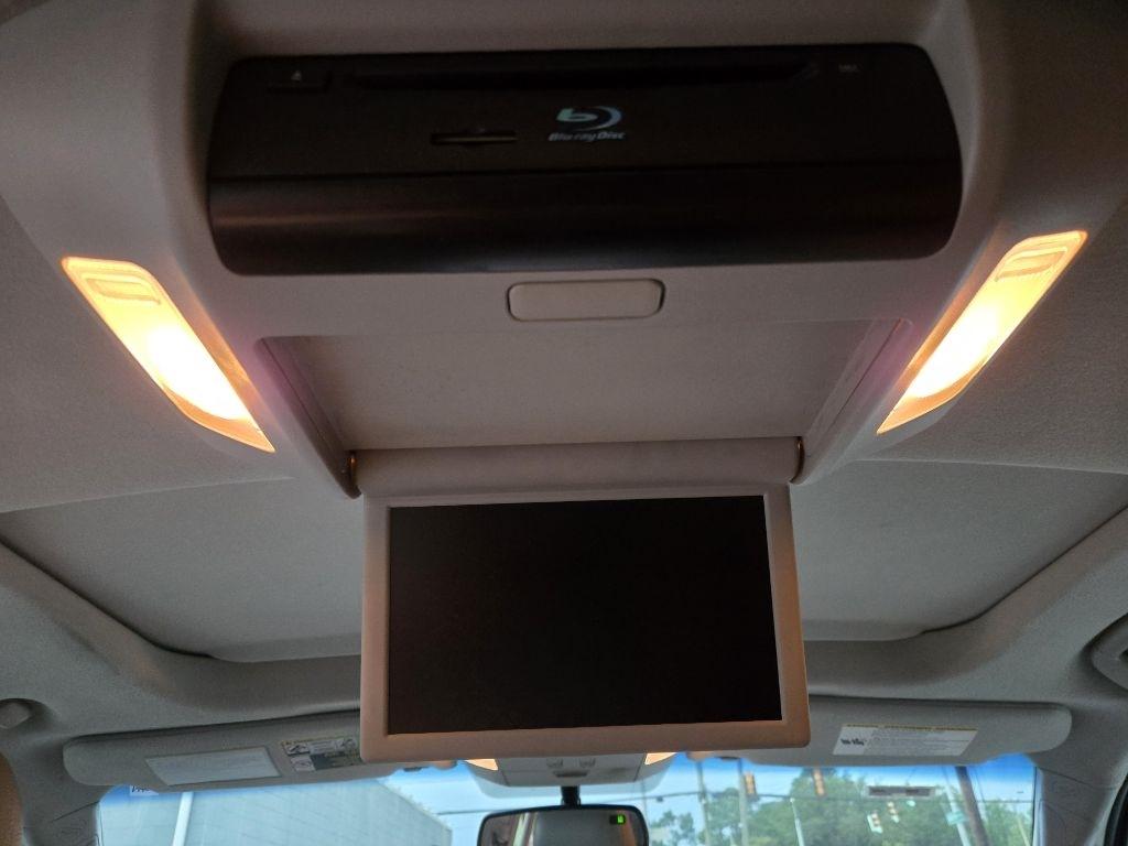 Toyota Sequoia 4WD 5.7L Platinum (Natl) 2015