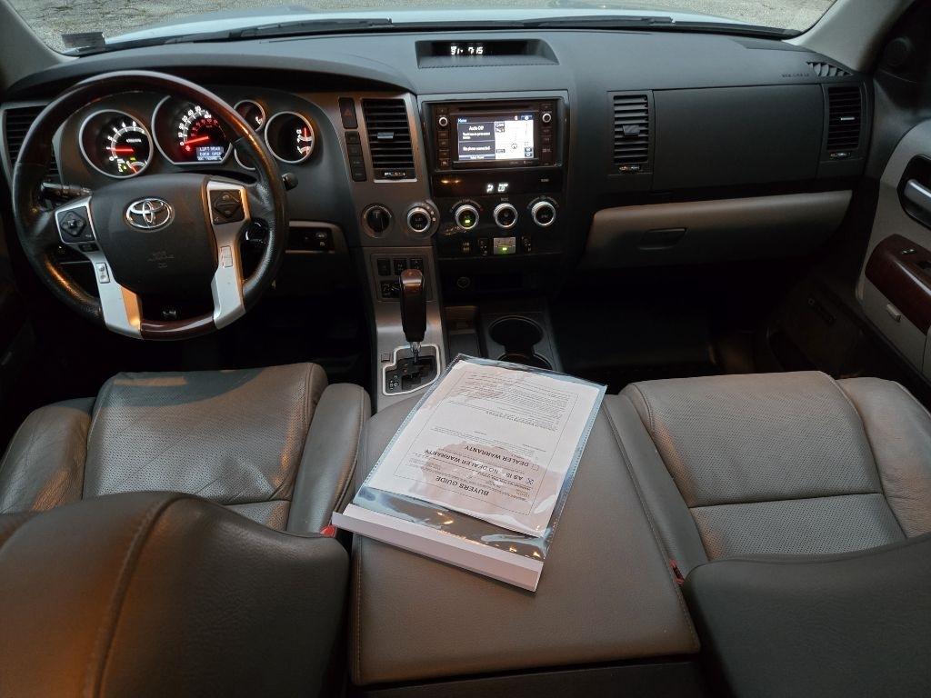 Toyota Sequoia 4WD 5.7L Platinum (Natl) 2015