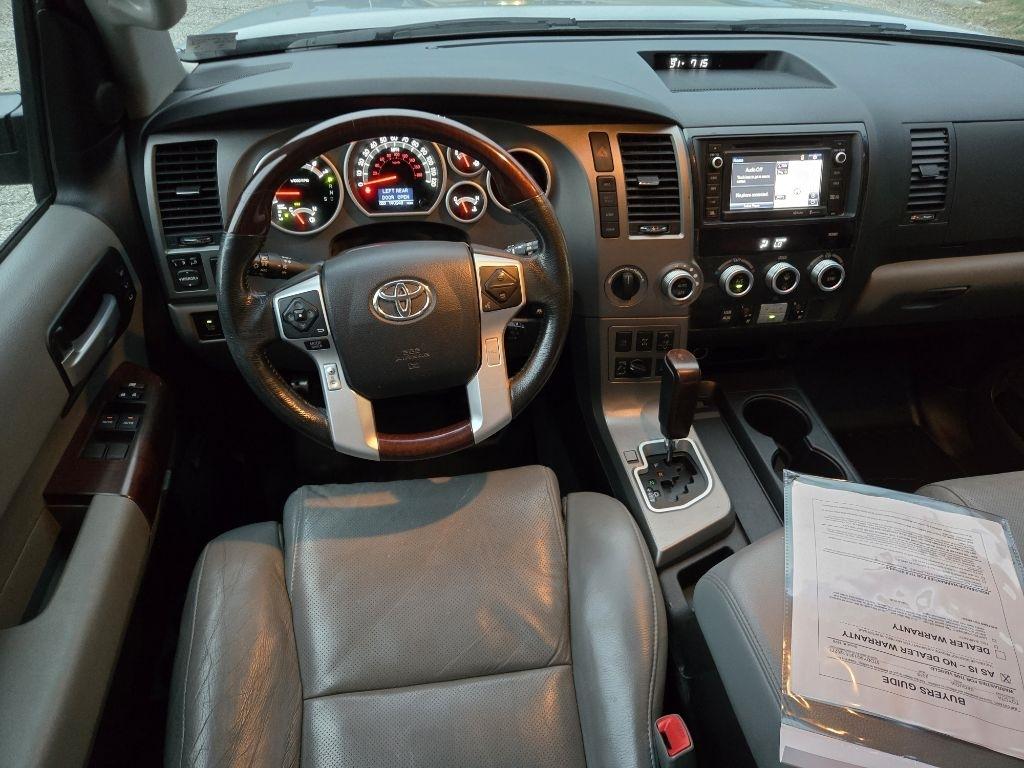 Toyota Sequoia 4WD 5.7L Platinum (Natl) 2015