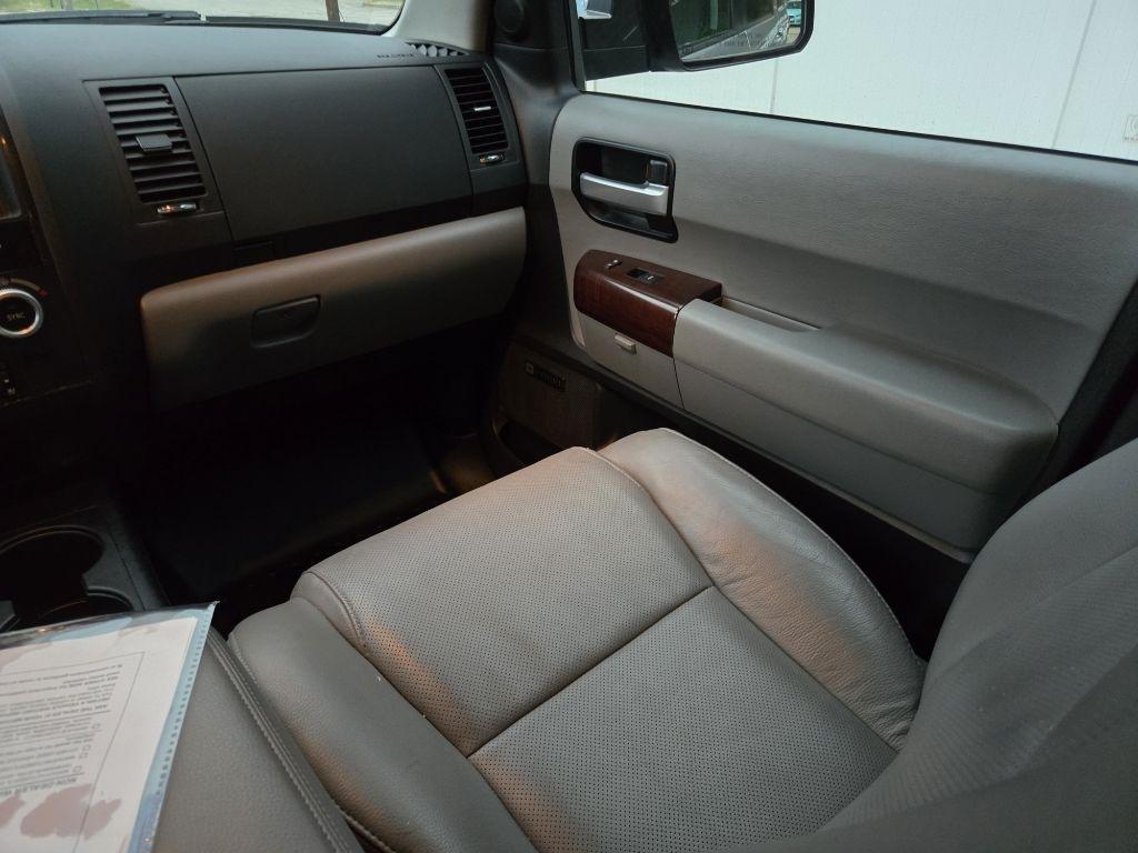 Toyota Sequoia 4WD 5.7L Platinum (Natl) 2015