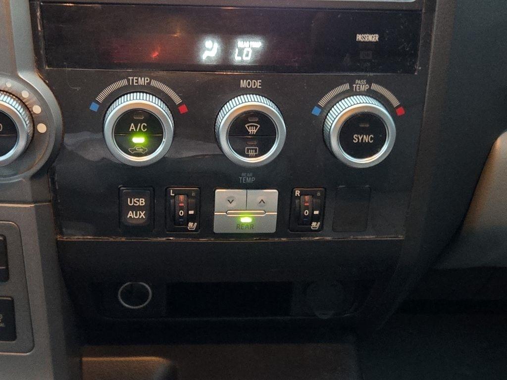 Toyota Sequoia 4WD 5.7L Platinum (Natl) 2015