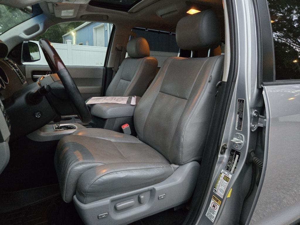Toyota Sequoia 4WD 5.7L Platinum (Natl) 2015