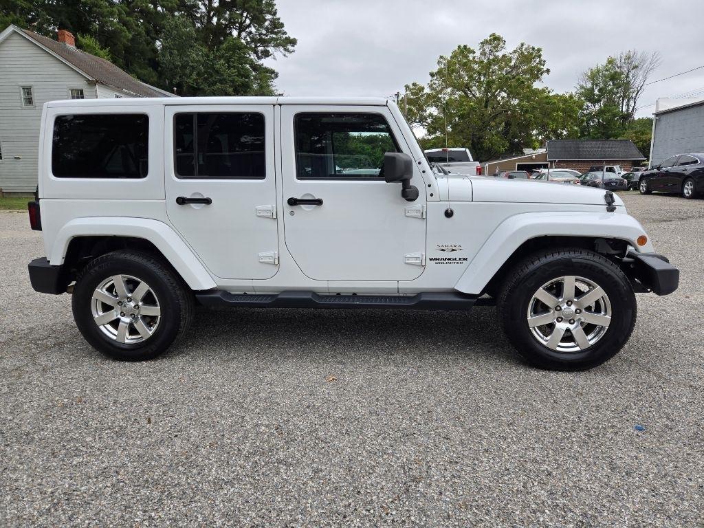Jeep Wrangler Unlimited 4WD 4dr Sahara 2016