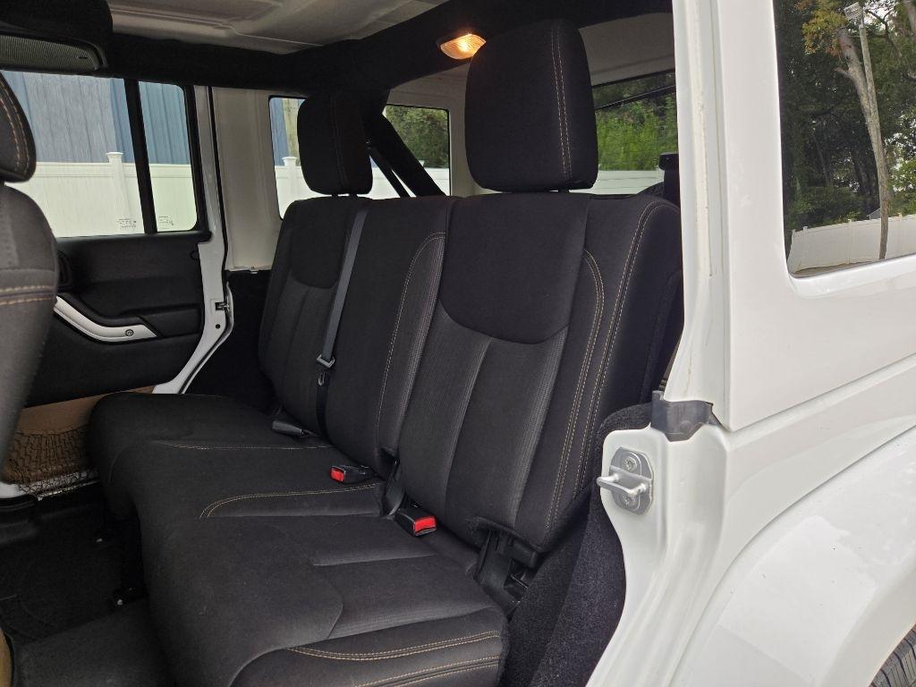 Jeep Wrangler Unlimited 4WD 4dr Sahara 2016