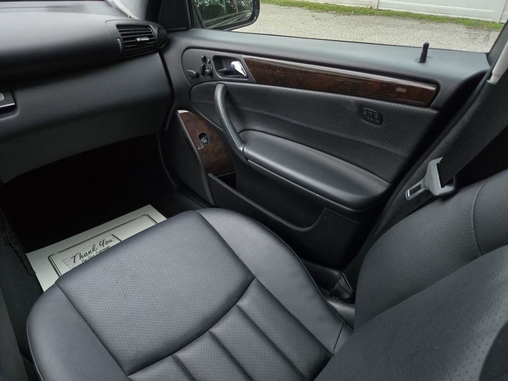 Mercedes-Benz C-Class 4dr Sdn 3.0L Luxury RWD 2007