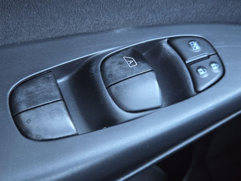 Nissan Sentra 4dr Sdn I4 CVT SR 2014