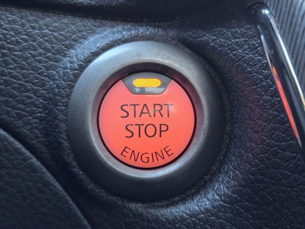 Nissan Sentra 4dr Sdn I4 CVT SR 2014