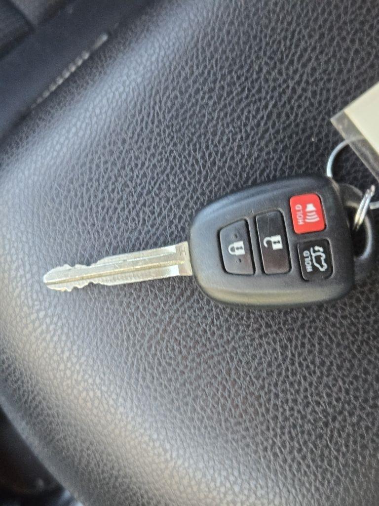 Toyota RAV4 AWD 4dr XLE (Natl) 2016