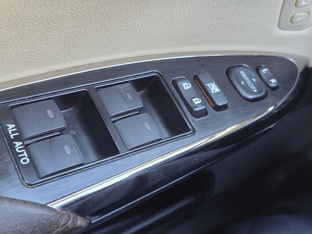 Toyota Avalon 4dr Sdn XLE Premium (Natl) 2013