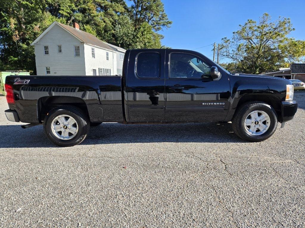 Chevrolet Silverado 1500 4WD Ext Cab 143.5" LTZ 2011
