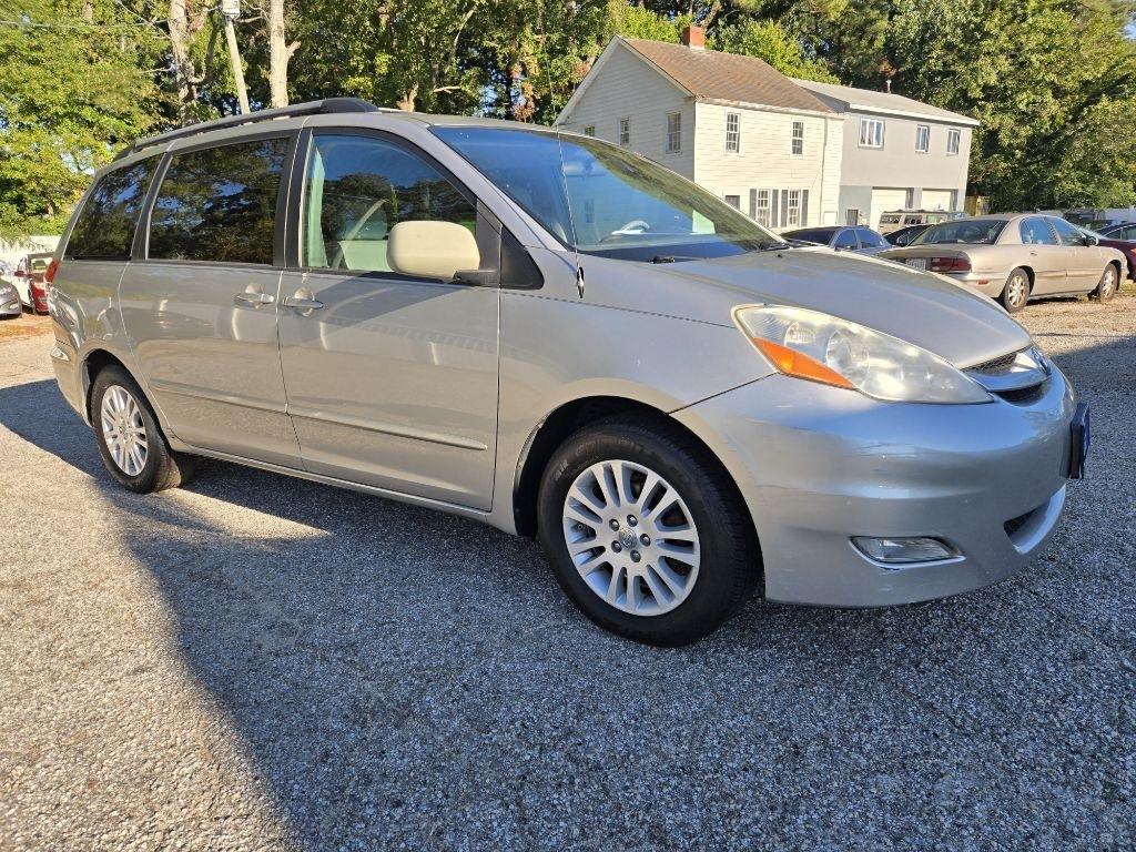 Toyota Sienna 5dr 7-Pass Van XLE FWD (Natl) 2008
