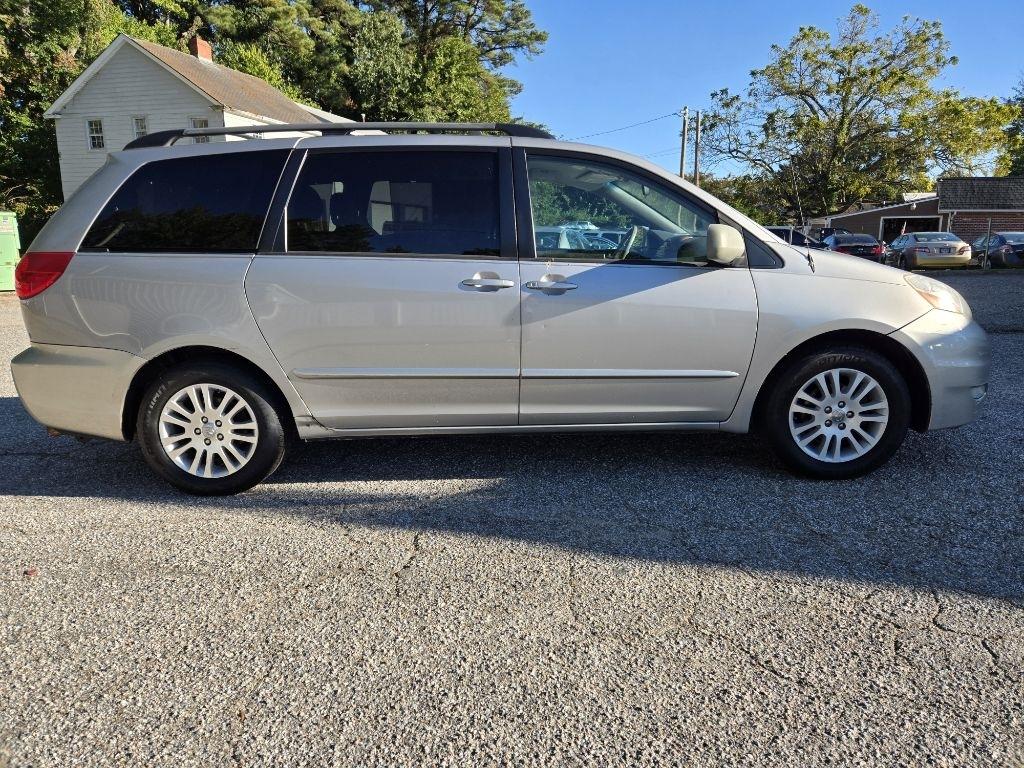 Toyota Sienna 5dr 7-Pass Van XLE FWD (Natl) 2008
