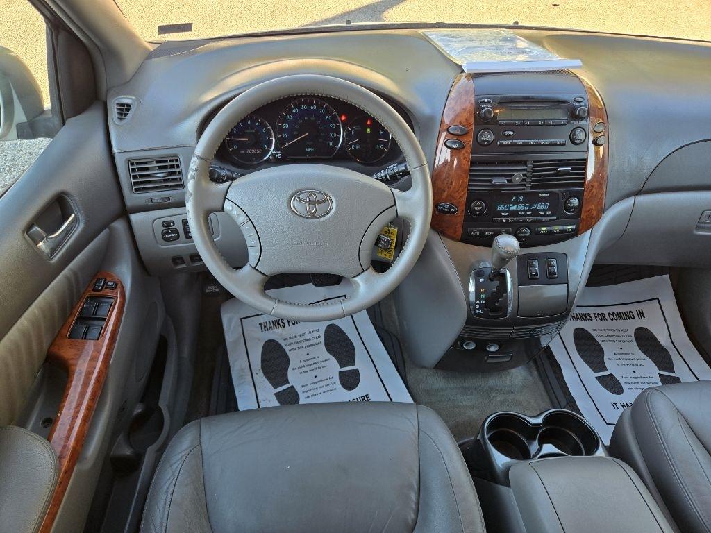 Toyota Sienna 5dr 7-Pass Van XLE FWD (Natl) 2008